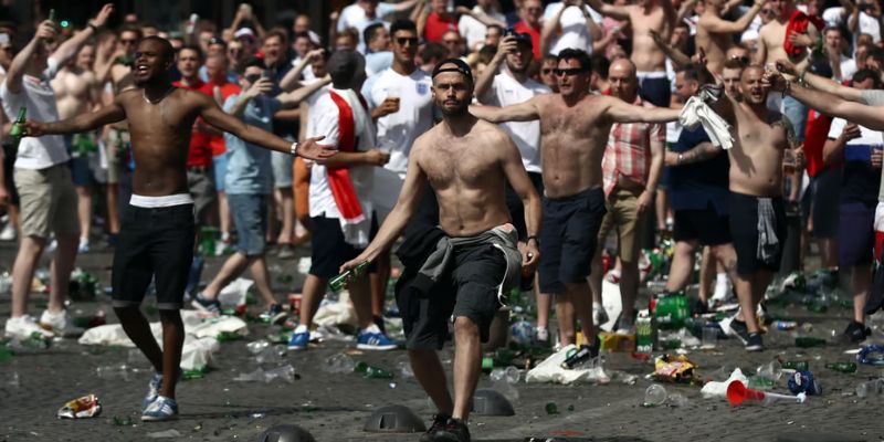 Cần tăng cường tuyên truyền và kiểm soát Hooligan để không xảy ra những thiệt hại đáng tiếc